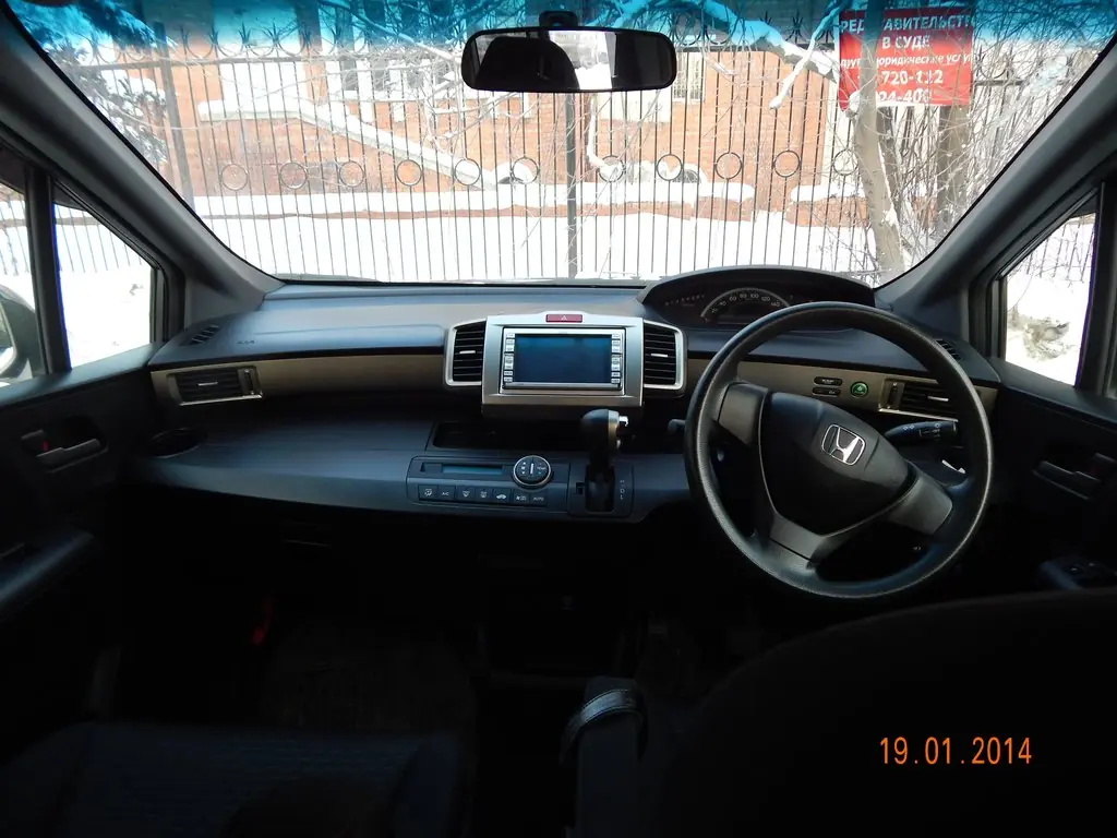 Купить Honda Mobilio Spike 2007 в Новосибирске