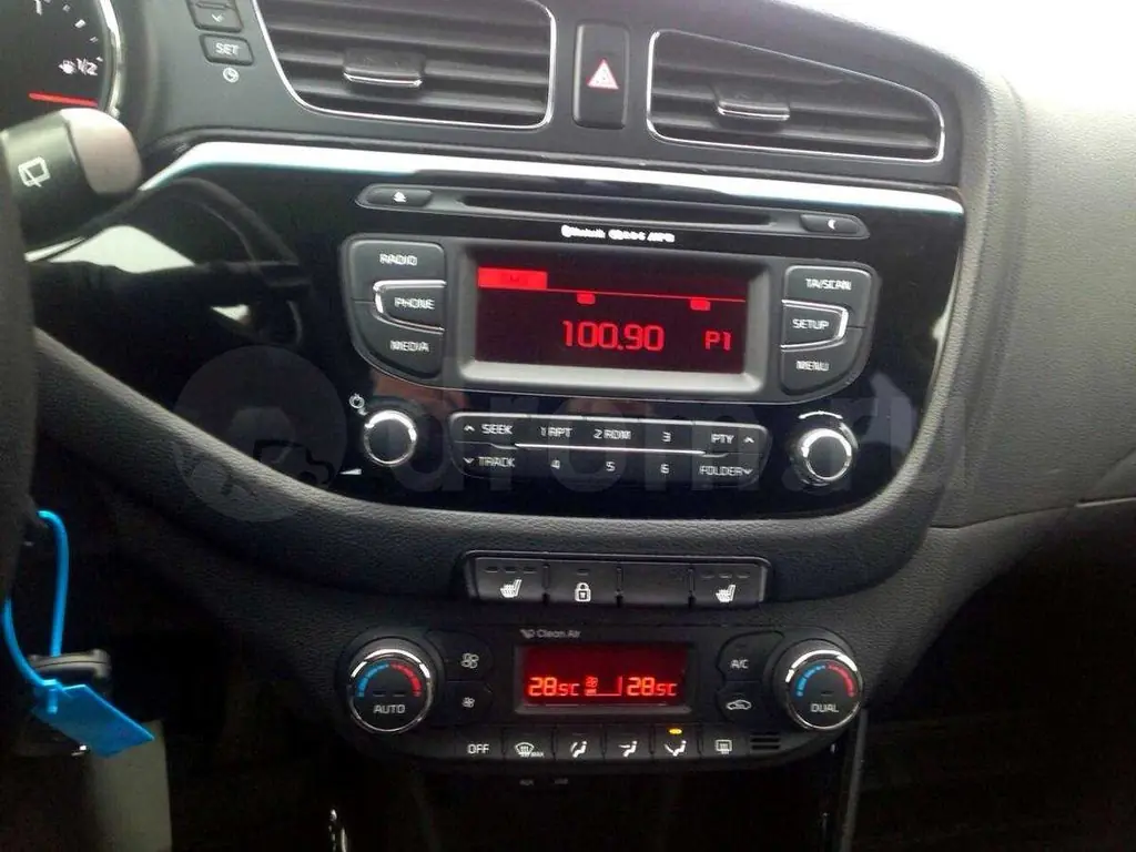 kia ceed как открыть бензобак