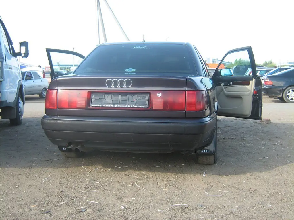 Audi 100 1993, 2.8 литра, Доброе время суток, уважаемые Дромовцы, мкпп,  расход трасса 7.5, город 15, бензин