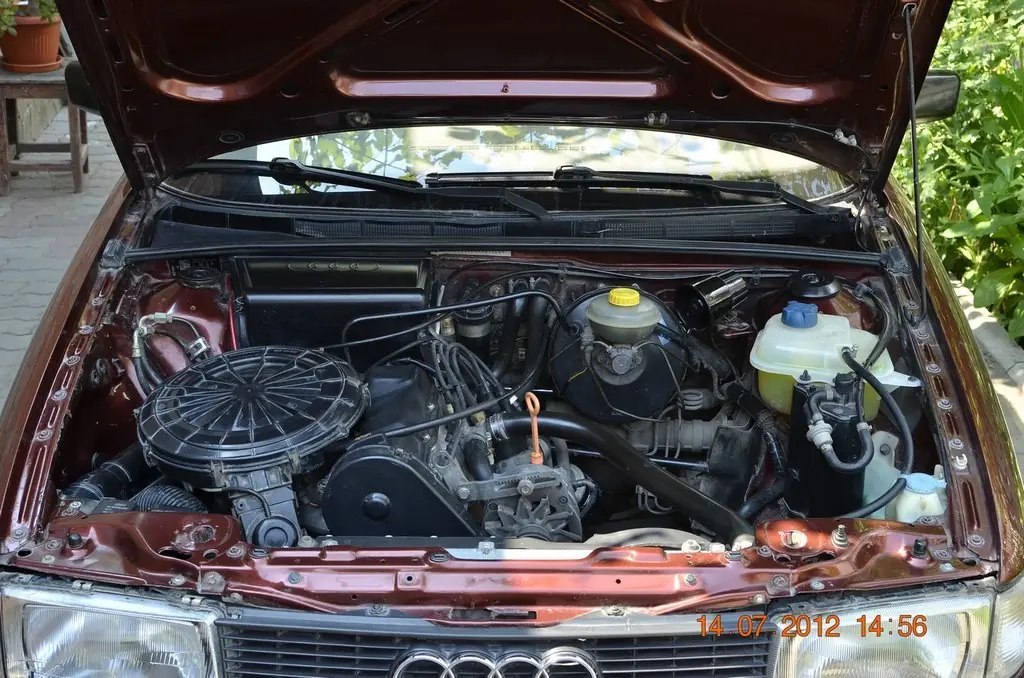 Мотор Двигатель Audi 80 B3 1.8