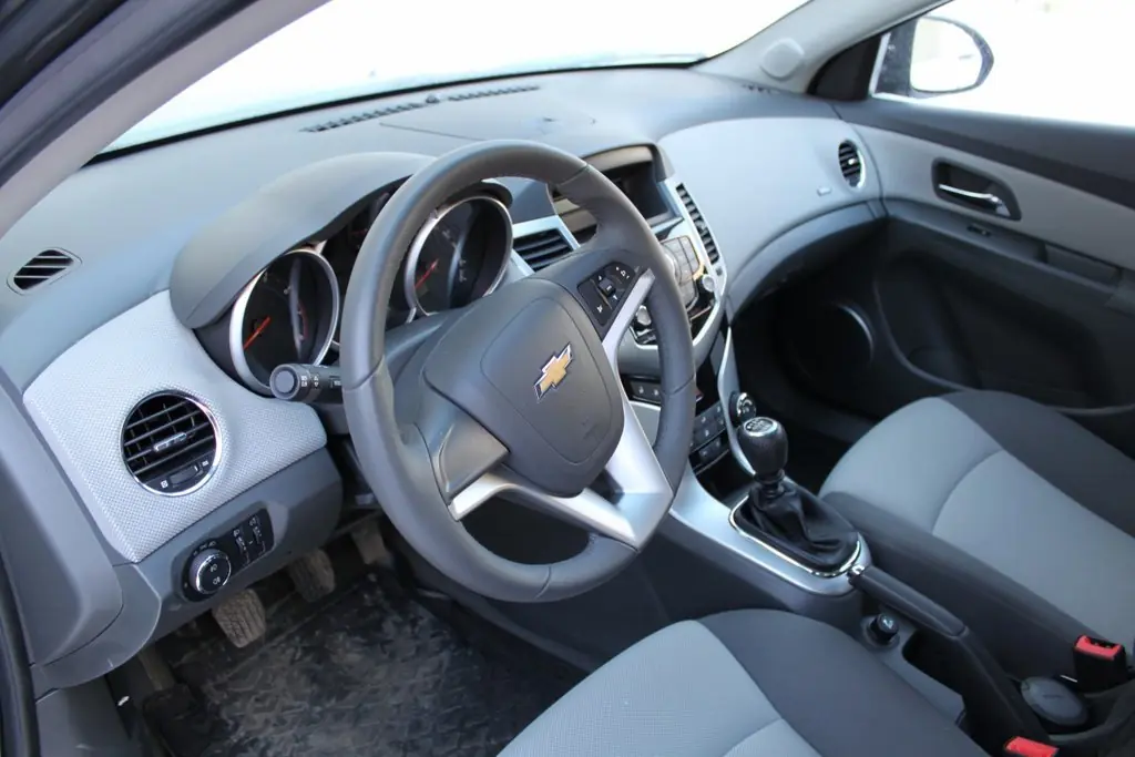 ТО Chevrolet Cruze: замена масла и масляного фильтра в двигателях объемом 1,6 л (124 л.с.) и 1,8 л
