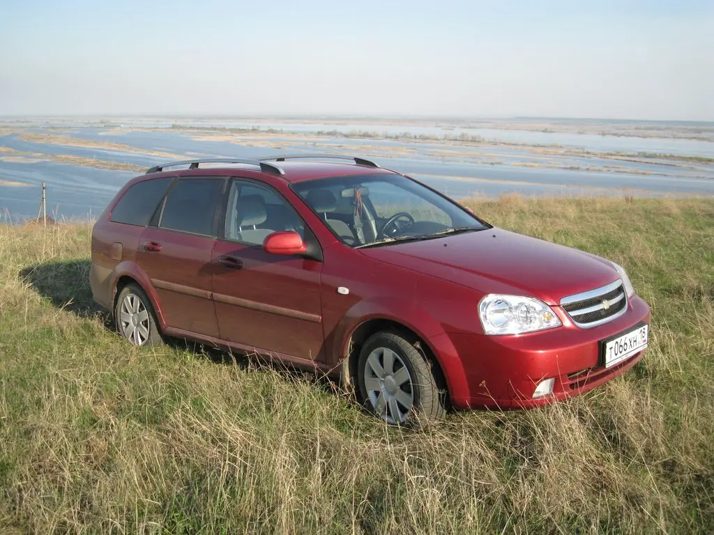 Chevrolet Lacetti 2006, Здравствуйте читатели этого интересного сайта,  бензин, комплектация авто SX, 109лс, МКПП, Красный металлик, кузов Универсал