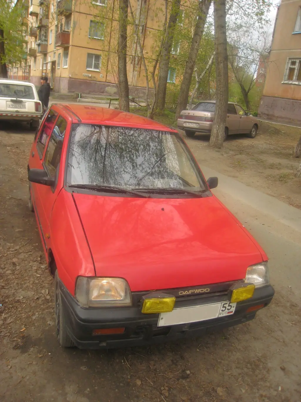 Daewoo Tico 1997, 0.8 л., У меня это уже вторая Тика, бензин, Красный,  коробка MT, расход От 4 до 6 л100 км. Зимой с пробками и прогревами иногда  доходит до 7