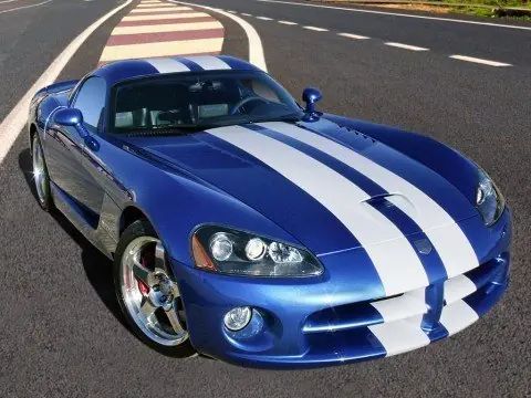 Обзор знаменитого спортивного автомобиля Dodge Viper 2017