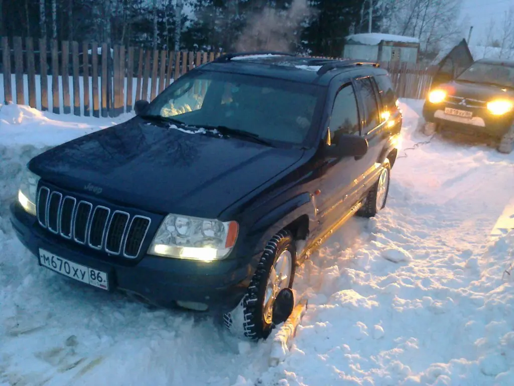 Jeep Grand Cherokee 2002 г., 4.7 литра, Осенью, подбирая в Инете авто для  знакомой, АКПП, Нижневартовск, V-8 HO 258 л/с, комплектация Оверленд, 4 вд