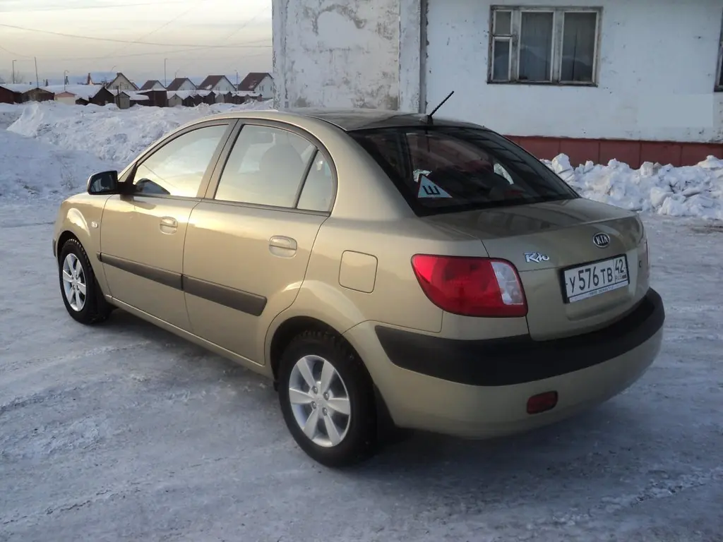 Kia Rio 2007 года, 1.4 литра, Автомобилем владел почти 3 года, пробег  50000, Кемерово, комплектация Luxe, бензин