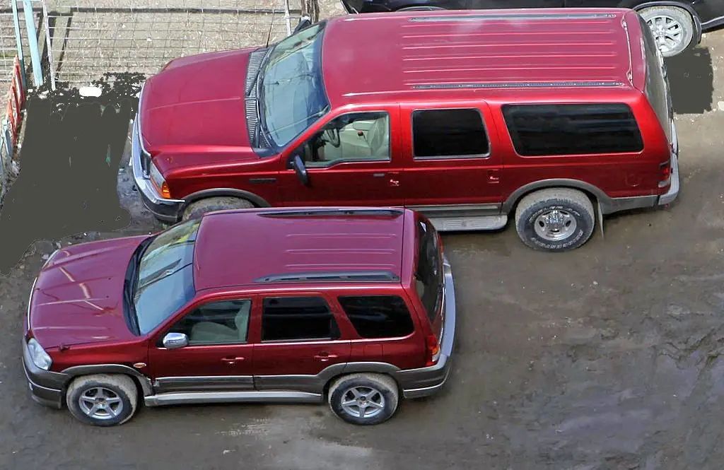 Ford Excursion vs Expedition