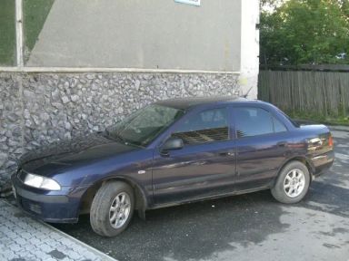 Mitsubishi Carisma, 2000