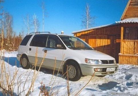 Mitsubishi Chariot 1996 - отзыв владельца