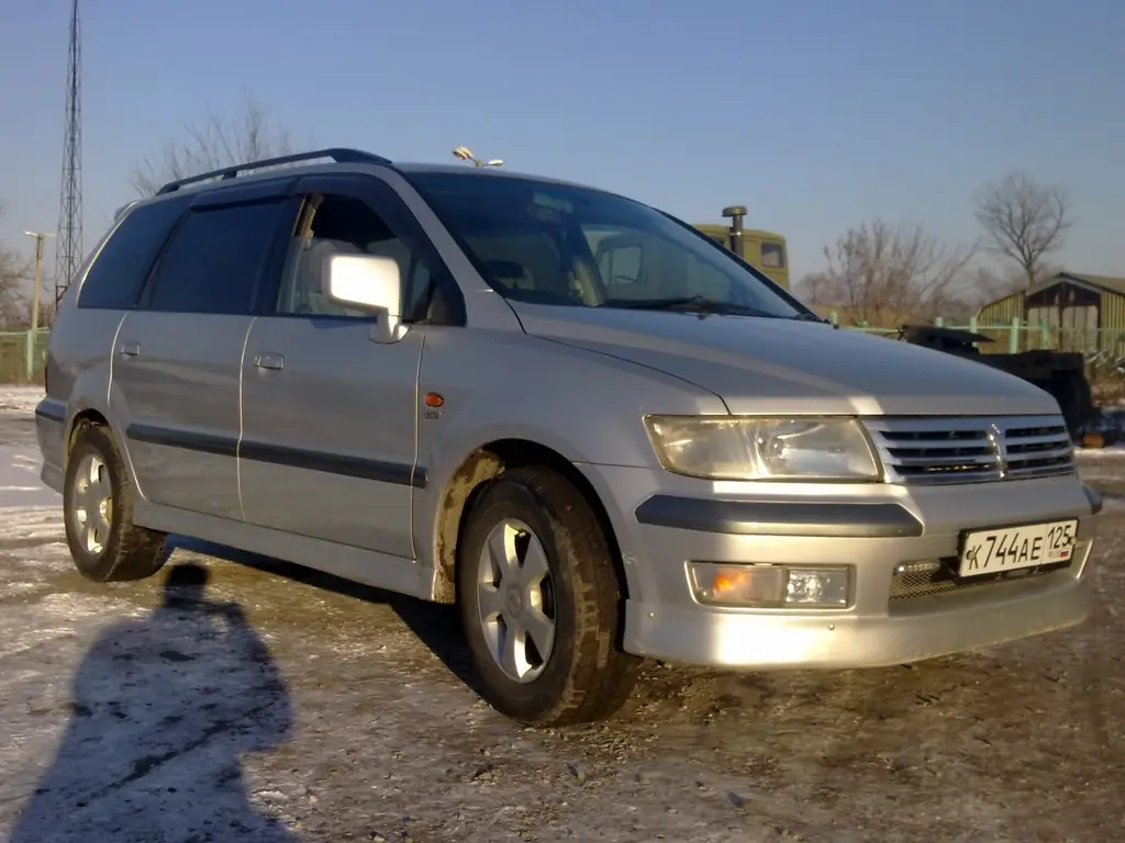 mitsubishi chariot grandis, 2000 год характеристика