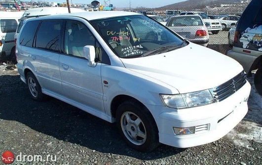 Mitsubishi Chariot Grandis 2000 -  