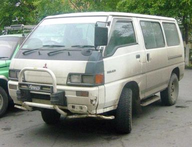 Mitsubishi Delica, 1990