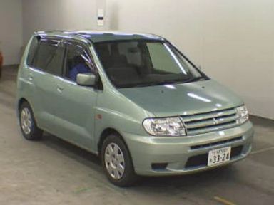 Mitsubishi Mirage Dingo, 2001