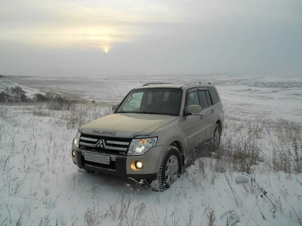 Mitsubishi Pajero 10г.в., 3.2 литра, Расскажу о второй машине которая  досталась мне в пользование на работе, руль левый, Иркутск, комплектация  автомобиля Instyle