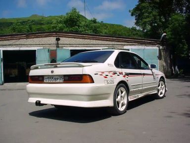 Nissan Cefiro, 1989