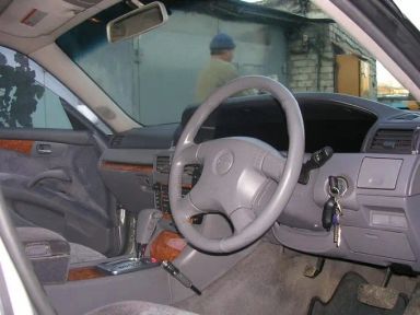 Nissan Gloria, 2000