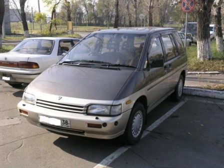 Nissan Prairie 1990 - отзыв владельца