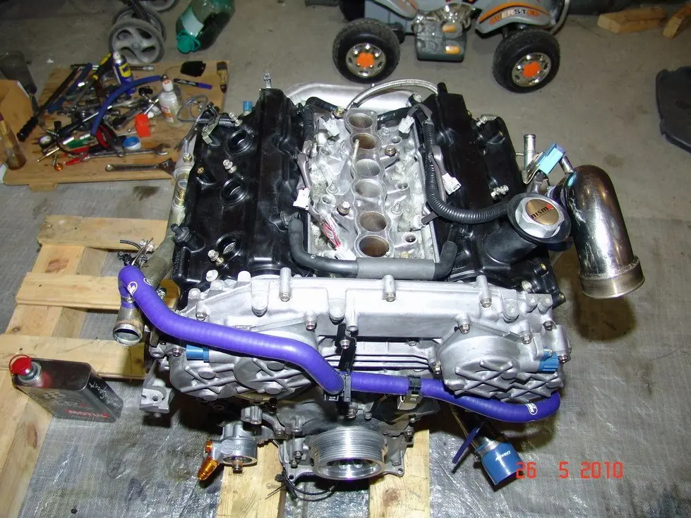 Гибдд замена двигателя автомобиле. Vq25det. Замена двигателя на более мощный. Замена ДВС на контрактный. Двигатель старый синий.