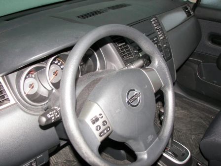 Nissan Tiida 2010 -  