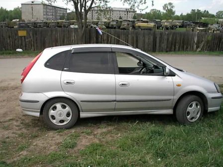 Nissan Tino 1999 -  