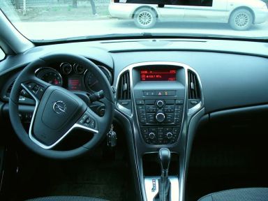 Opel Astra 2011   |   30.03.2012.