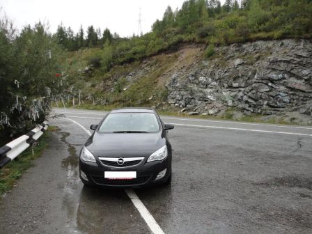Opel Astra 2011 - отзыв владельца