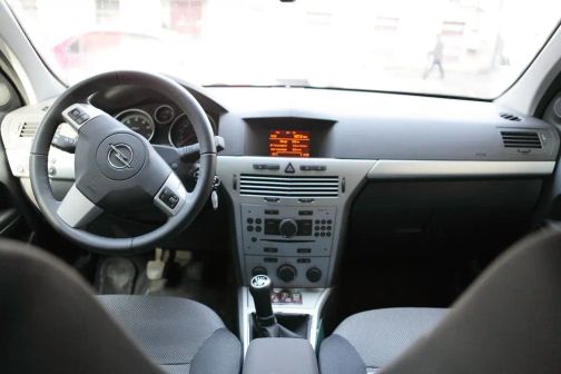 Opel Astra 2009 - отзыв владельца