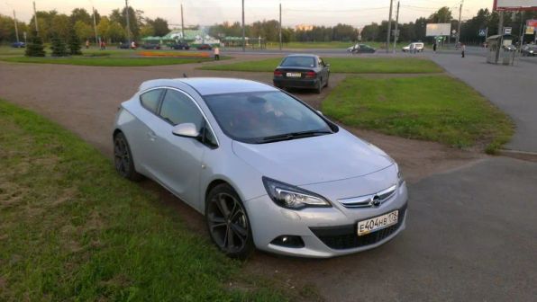 Opel Astra GTC 2012 - отзыв владельца
