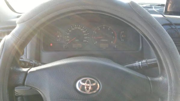 Toyota Avensis 2000 - отзыв владельца