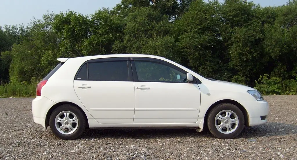 тойота алекс 1 поколение. накладка на крышку багажника runx. тойота алекс 2003. тойота ранкс 2003.