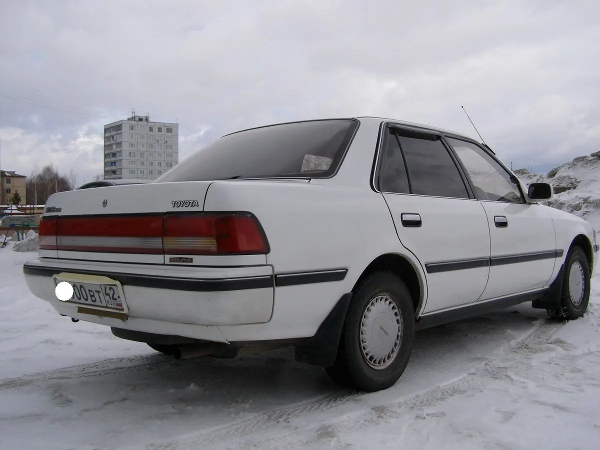 Toyota Corona 1990 года, 1.5 литра, Машина была приобретена 10 суток назад,  расход 7-10, бензиновый двигатель, передний привод, руль правый, АКПП