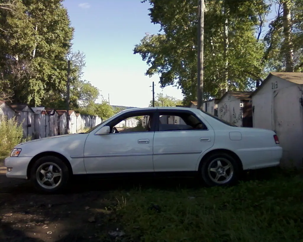 Тойота Креста 1999, задний привод, SuperLucentLL, кузов jzx 100, акпп,  расход до 10 л трассда, от 12л город, max 20 литров, 1jz, бензин