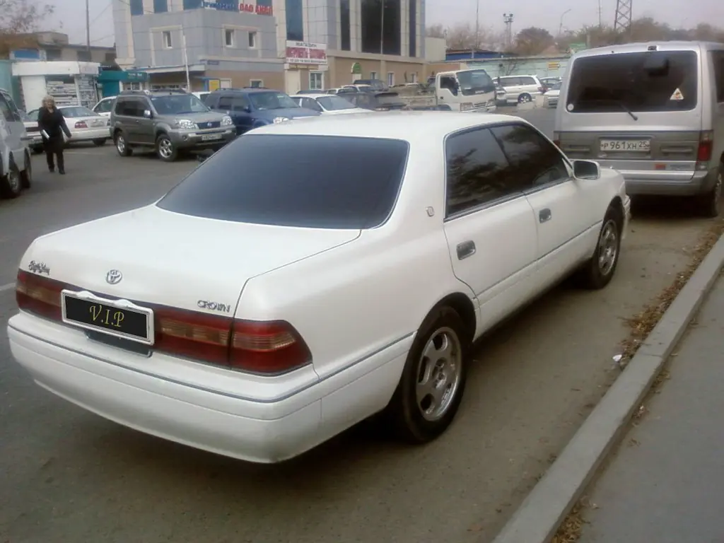 Тойота Краун 1996 года, 2.5 литра, Расскажу про свой очередной автомобиль,  бензин, коробка автоматическая, комплектация Royal salon, расход 15-25 л,  JZS151