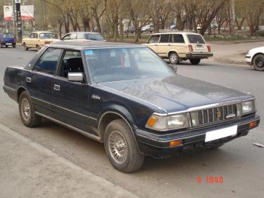 Toyota Crown, 1985