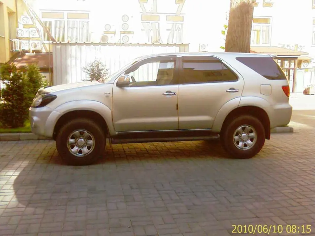 Toyota fortuner 2006 год