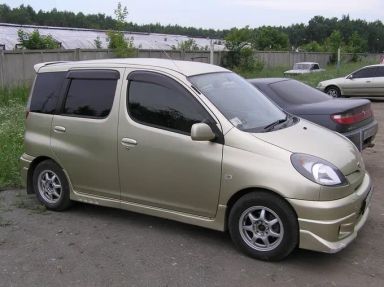 Toyota Funcargo 1999   |   24.07.2006.