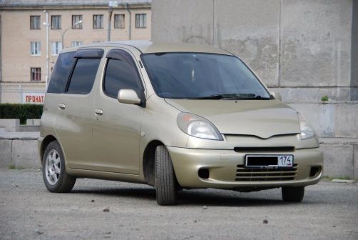 Toyota Funcargo 2000 -  