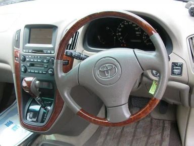Toyota Harrier, 2001