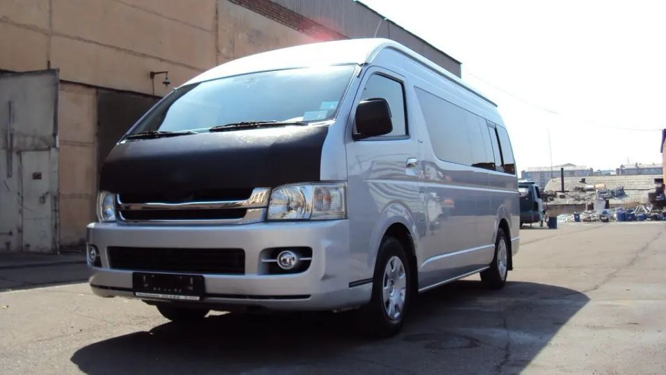 Toyota Hiace 2008. Toyota Hiace 200 2015 спойлер. Тойота Хайс короткая база. Toyota Hiace 2013 2.7 бензин компьютера.