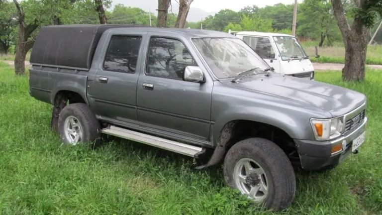 toyota hilux 1990