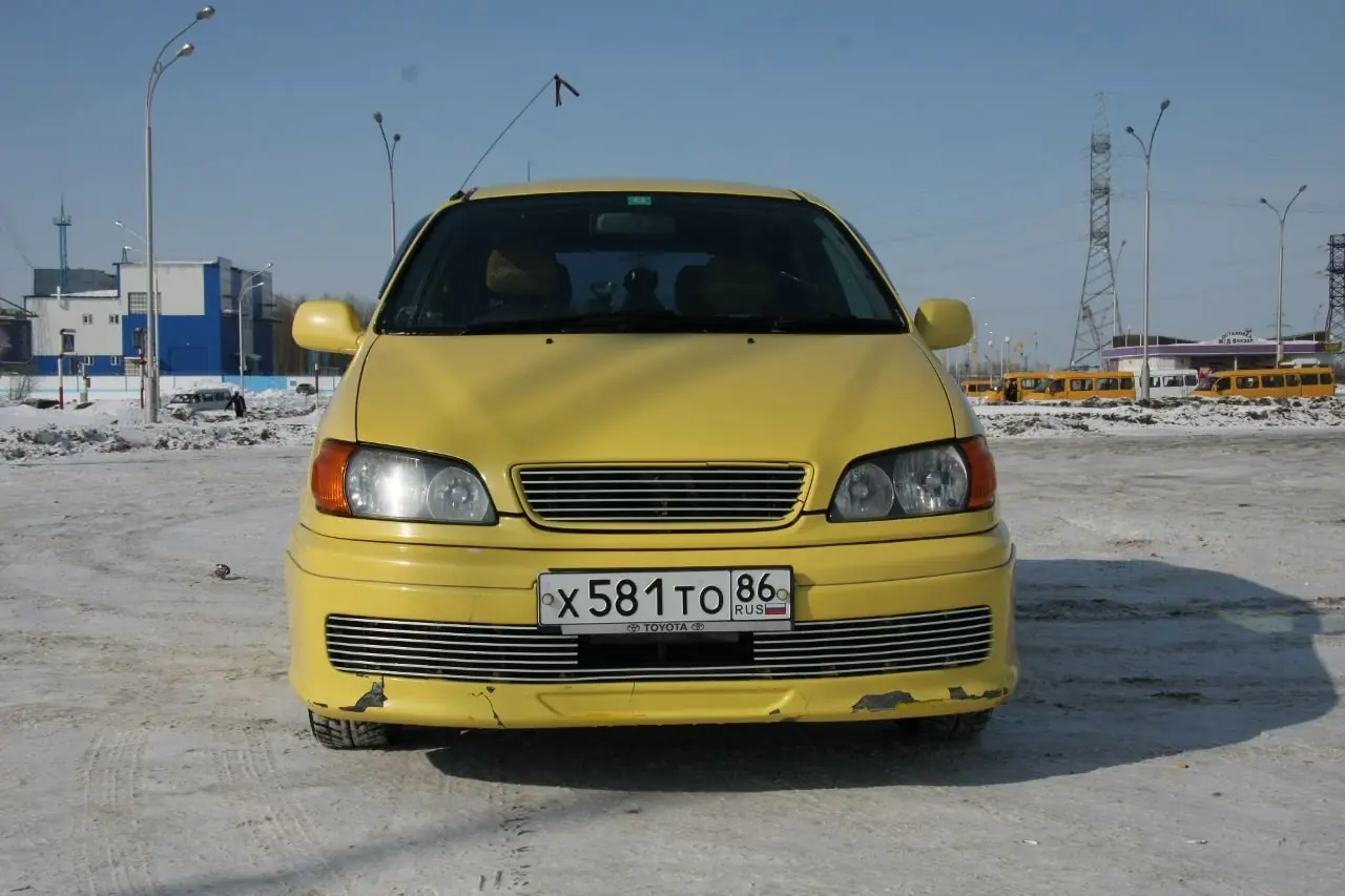 Ипсум 98 год. Toyota ipsum 1998. Тойота Ипсум 98 года. Ipsum 1998 желтый. Тойота Ипсум желтая.