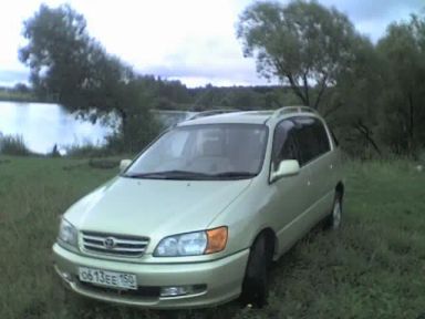 Toyota Ipsum, 2001