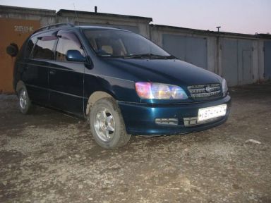 Toyota Ipsum, 1999