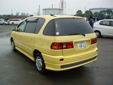 Toyota Ipsum, 2000