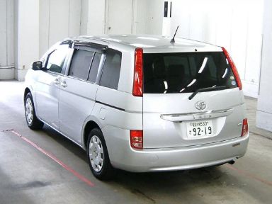Toyota Isis, 2010