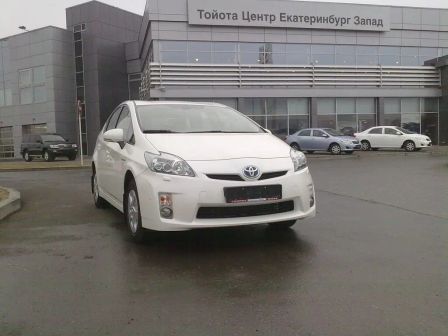 Toyota Prius 2010 - отзыв владельца