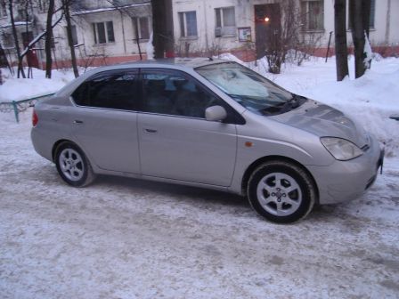 Toyota Prius 2002 - отзыв владельца