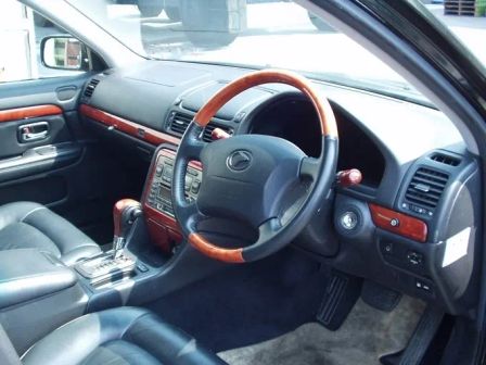 Toyota Progres 2000 -  