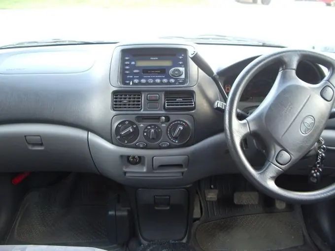 Toyota Raum 2003 панель