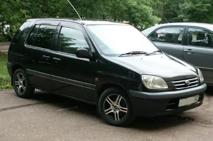 Тойота раум 1998. Тойота Раум 99 года. Тойота Раум 1998 черный. Toyota Raum 1998 черная. Тойота Раум черная.